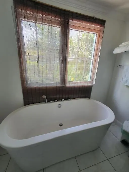 فيلا Townhouse By The Bay, Little Bay Country Club ,Negril Orange Bay بيت للعطل