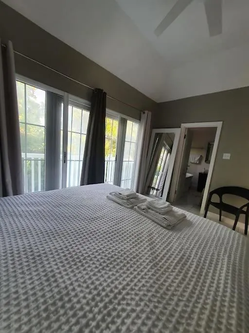 بيت للعطل فيلا Townhouse By The Bay, Little Bay Country Club ,Negril Orange Bay
