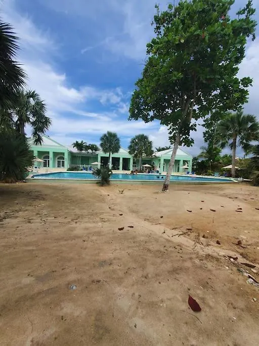 別荘 Orange Bay Townhouse By The Bay, Little Bay Country Club ,Negrilヴィラ